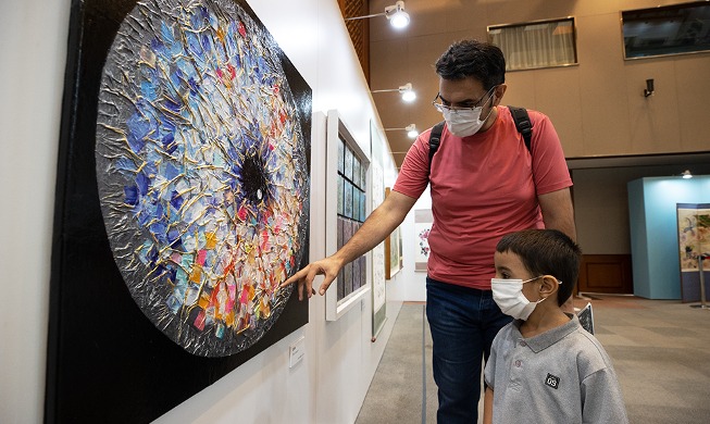 Exposition d'artistes handicapés