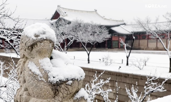 Vidéo : la neige est tombée au palais Gyeongbokgung