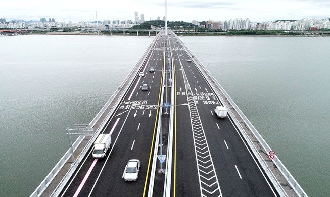 Image du jour : l’inauguration du 31e pont sur le fleuve Han