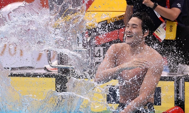 Kim Young-beom établit un nouveau record d'Asie au 50m nage libre