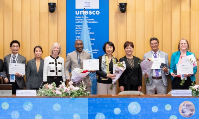 Les prix d’alphabétisation de l’UNESCO-Roi Sejong décernés au Sénégal, en Équateur et en Thaïlande