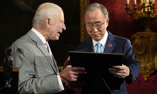 Ban Ki-moon, ancien secrétaire général de l’ONU, remporte le King Charles III Harmony Award