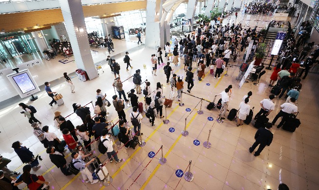 Image du jour : À la veille des vacances de Chuseok, l'aéroport international de Gimpo est rempli de passagers