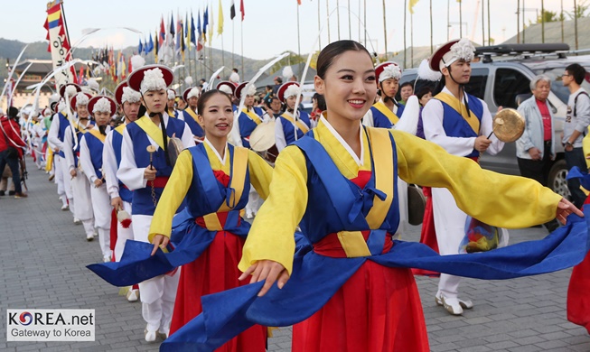 Chuseok, la fête des récoltes, souvent comparée à la Toussaint en Europe, aura lieu cette année le 1er octobre en Corée du Sud : Mais qu’est ce que c’est « Chuseok » ?