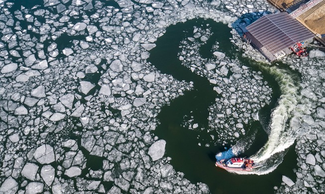 L'équipe de sauvetage sur le fleuve Han