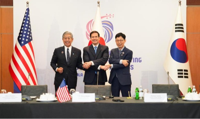 Séoul, Washington et Tokyo réaffirment leur volonté d'une « dénucléarisation » nord-coréenne