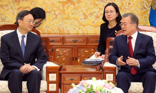 Visite de Yang Jiechi à Busan vendredi