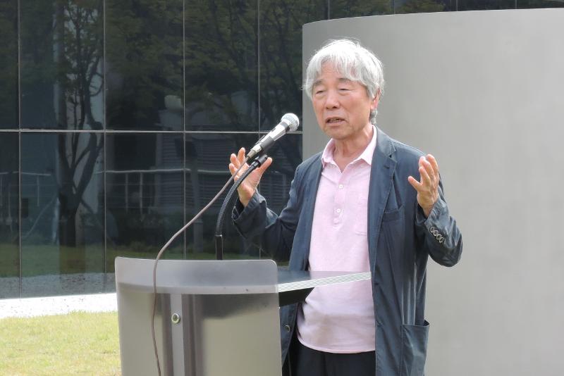 L’artiste Lee Ufan lors de la cérémonie de représentation de sa nouvelle œuvre au musée d'art de Busan, le 3 septembre 2016. ⓒ Yonhap News