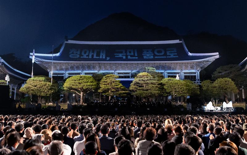 L'édition spéciale de « KBS Open Concert » est organisée pour commémorer l'ouverture de Cheong Wa Dae au public. Environ 2 000 personnes ont assisté au concert, le 22 mai 2022. ⓒ Kim Sunjoo / Korea.net 
