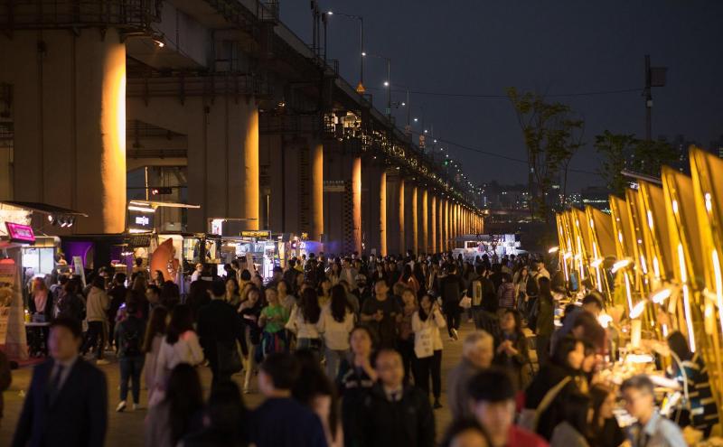 Le marché nocturne Bamdokkaebi de Séoul en 2019.
