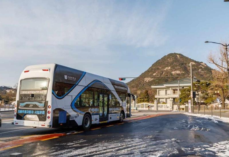 Le 22 décembre à partir de 14h00, de grands bus électriques à conduite autonome ont commencé à circuler régulièrement près de l'ancien complexe présidentiel de Cheong Wa Dae à Séoul. ⓒ Municipalité de Séoul 