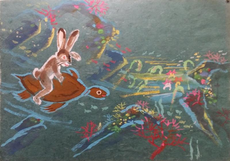 Un lapin malin échappe au danger par la ruse en trompant la tortue et le Roi Dragon, qui veut le foie du lapin, à la fois dans l'épopée pansori (opéra lyrique solo) « Sugungga » et dans l'œuvre littéraire écrite en hangeul « Byeoljubujeon » (Le foie du lièvre). La peinture montre le lapin se dirigeant vers le palais sous-marin Yonggung sur le dos de la tortue. ⓒ Musée national folklorique de Corée 