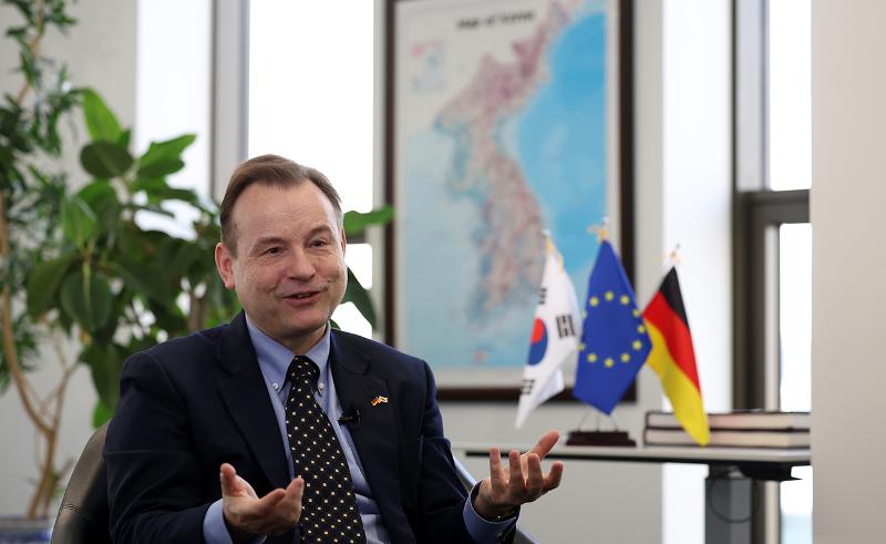 Georg Schmidt, ambassadeur d’Allemagne en République de Corée, lors de son interview avec Korea.net, le 13 février 2024. 