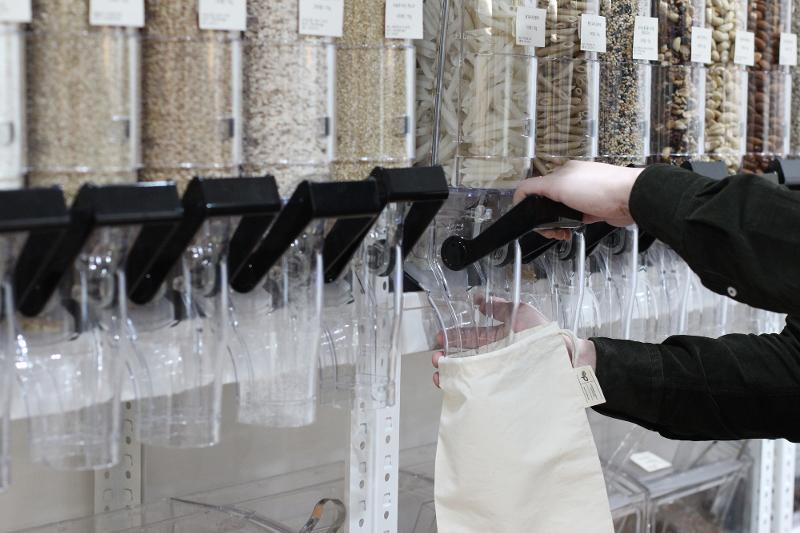 Articles ménagers, riz, pâtes et haricots bio en vrac... la liste des articles vendus à ThePicker est longue.