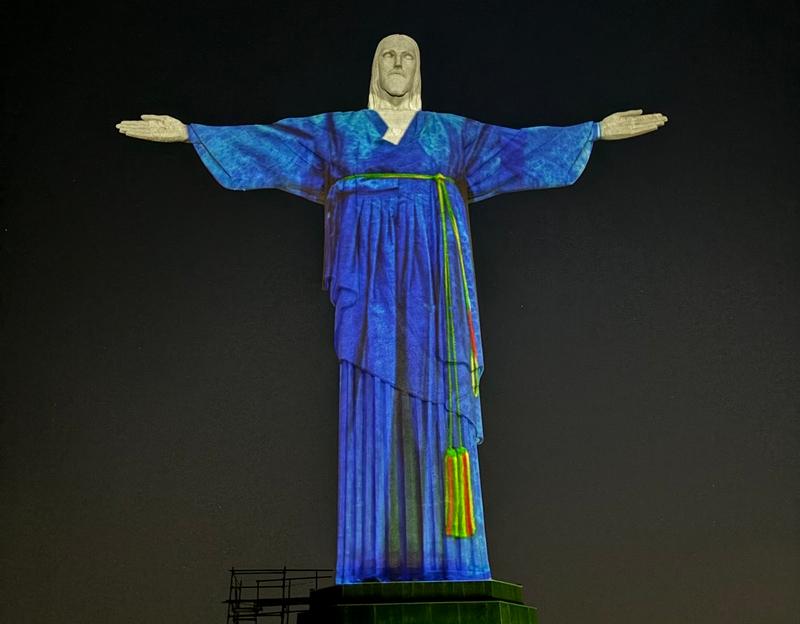 La statue du Christ Rédempteur de Rio de Janeiro portant un hanbok, le 7 juin 2024. © Centre culturel coréen de Sao Paolo