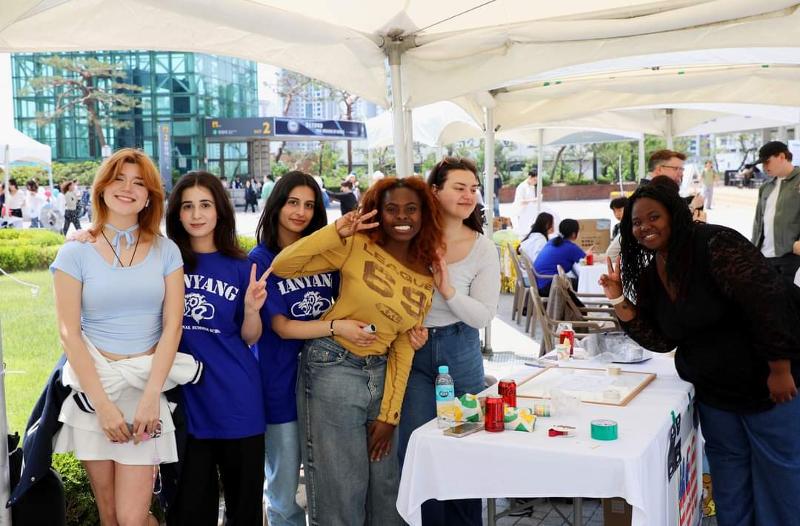 Des étudiants étrangers participent à la Hanyang Global Fair 2024 sur le campus de Séoul de l’université Hanyang, en juin dernier. © Université Hanyang