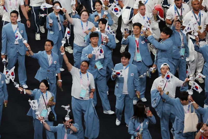 La dégélation coréenne à la cérémonie de clôture des Jeux olympiques de Paris, au Stade de France, à Saint-Denis, le 11 août 2024. © Agence de presse Yonhap