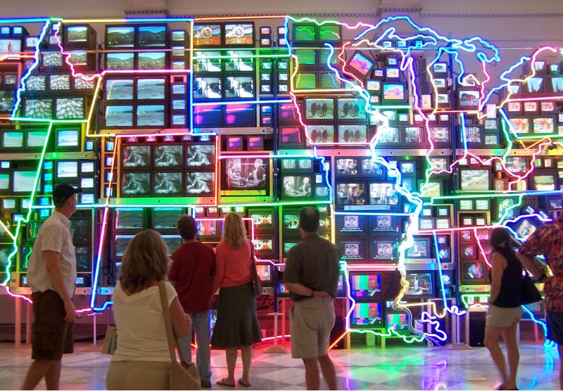 L’installation Electronic Superhighway (1995) de Nam June Paik exposée en permanence au Smithsonian American Art Museum. © Agence de presse Yonhap