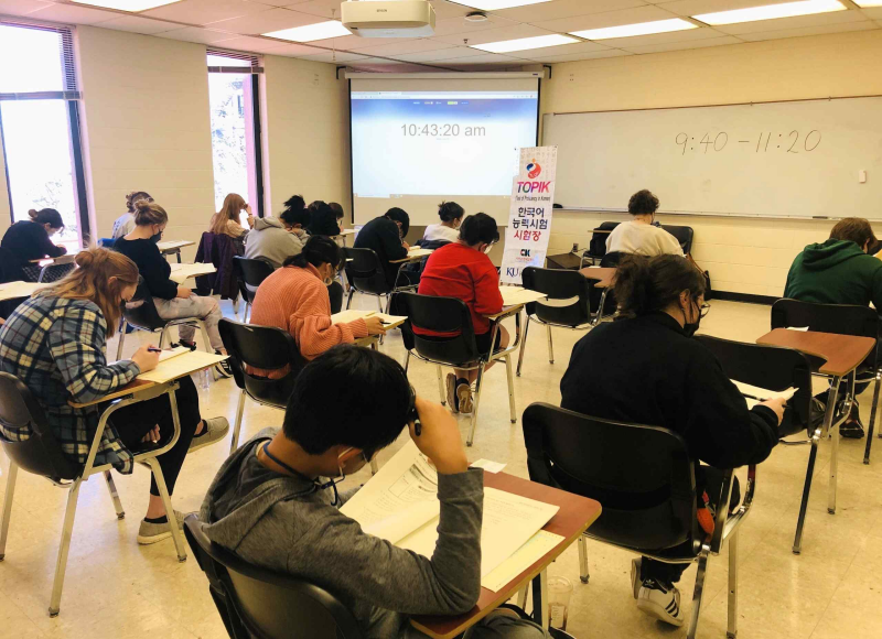 La 81e session du Test of Proficiency in Korean s’est déroulé à l’université d’État du Kansas, aux États-Unis, le 9 avril 2022. © Centre culturel coréen de Chicago