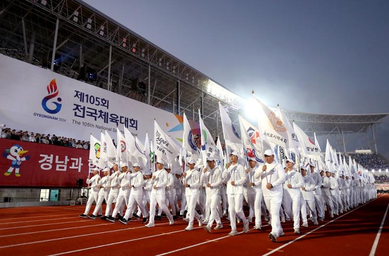 La cérémonie d’ouverture du 105e Festival national des sports de Corée se déroule à Gimhae, dans le Gyeongsang du Sud, le 11 octobre 2024. © Comité olympique coréen