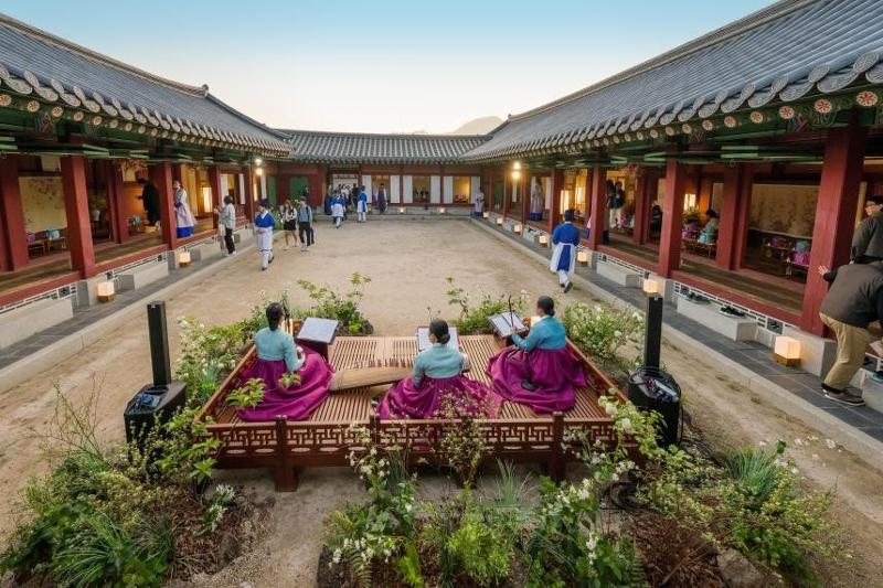 Programme de visite nocturne du palais Gyeongbokgung. © Service du patrimoine coréen