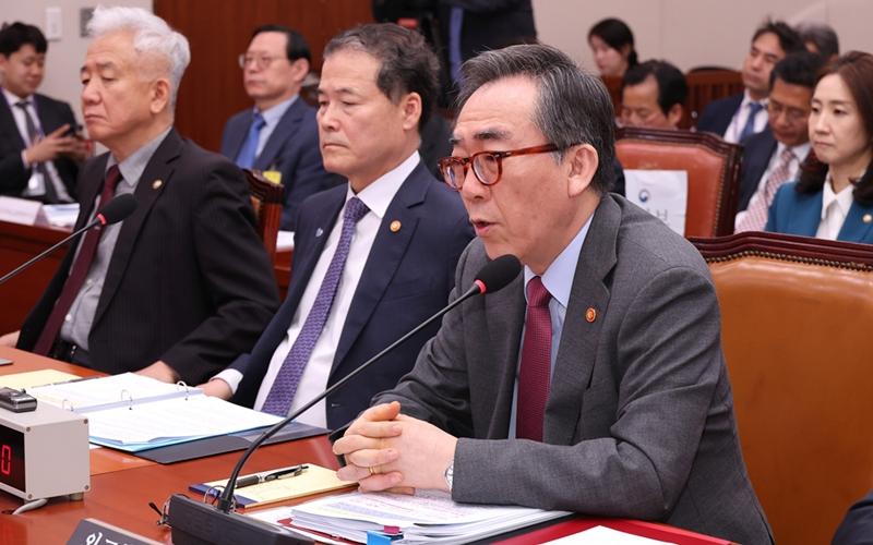 Le ministre des Affaires étrangères Cho Tae-yul s'exprime lors d'une réunion du comité des affaires étrangères et de l'unification à l'Assemblée nationale, le 23 avril 2025. © Agence de presse Yonhap