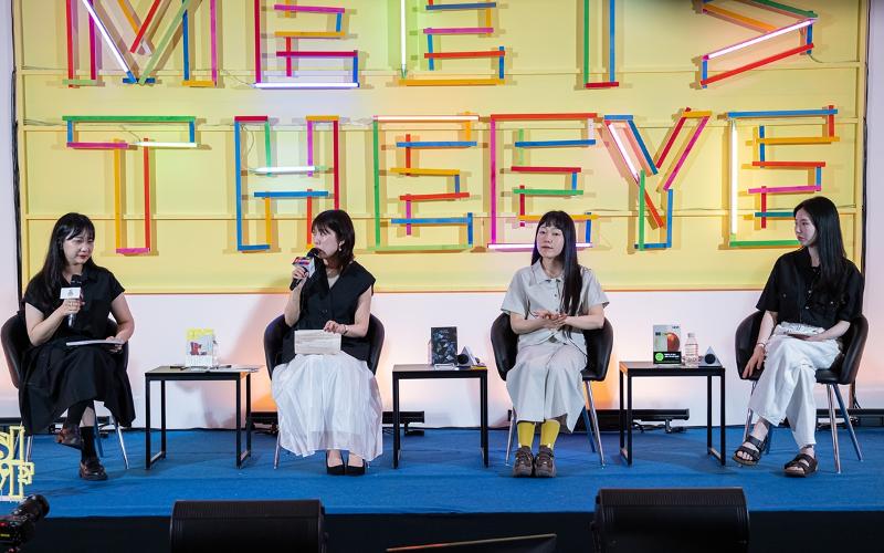 De gauche à droite : Kim Yeondeok, modératrice, Yumi Fuzuki, poétesse, Woo Dayoung et Sung Haena, autrices, lors du Seoul International Writers' Festival, le 14 septembre 2025. © Institut coréen de traduction littéraire