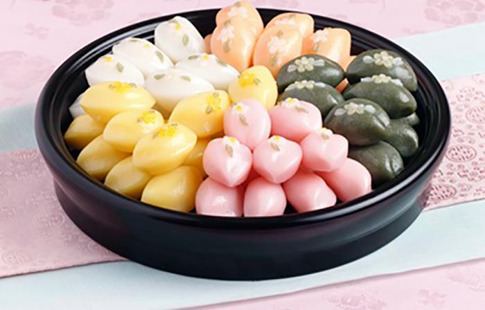 Songpyeon, traditionnellement consommé durant Chuseok. © Institute of Traditional Korean Food