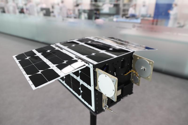 Le satellite cubique K-RadCube, fabriqué par l’entreprise Nara Space tel qu’il sera déployé dans l’espace. © Institut coréen d'astronomie et des sciences spatiales