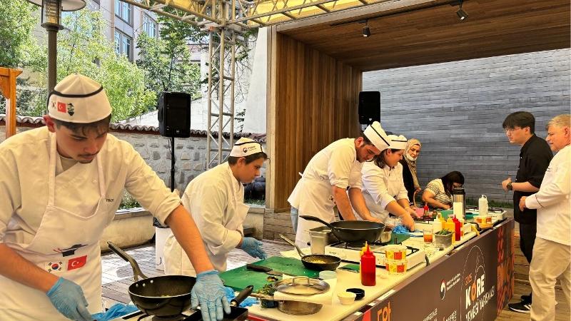 Un concours de cuisine cor&eacute;enne se d&eacute;roule au centre culturel cor&eacute;en d&rsquo;Ankara, en Turquie, le 14 juin 2025. &copy; Centre culturel cor&eacute;en d&rsquo;Ankara