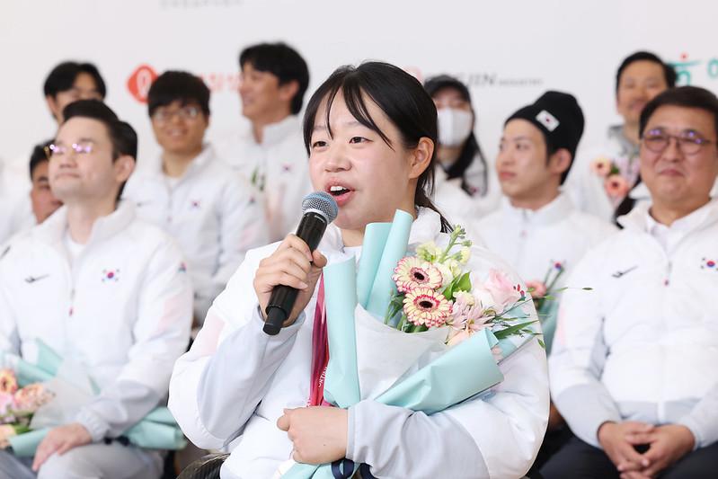 La double championne olympique Kim Yunji s’exprime lors d’une conférence de presse à l’aéroport d’Incheon, le 17 mars 2026. © Park Daejin / Korea.net
