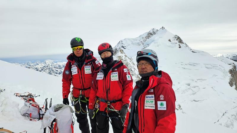 An Chiyoung avec ses compagnons, Lee Ui-jun et Lee Sang-guk. © An Chiyoung