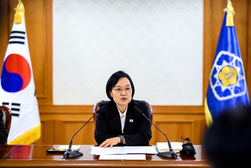 La Première ministre Han Seong-sook s’exprime lors d’une réunion organisée au complexe gouvernemental de Séoul le 23 juillet 2026. © Office for Government Policy Coordination, Prime Minister's Secretariat