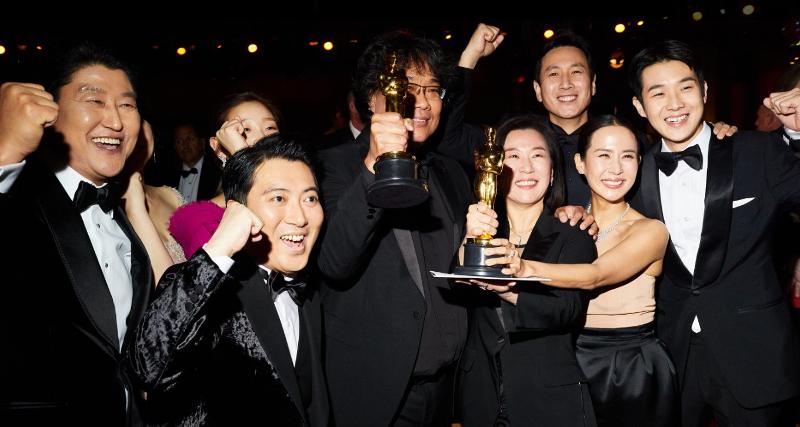 L'équipe de production du film « Parasite » lors de la 92e cérémonie des Oscars à Los Angeles, le 9 février 2020. © Academy of Motion Picture Arts and Sciences
