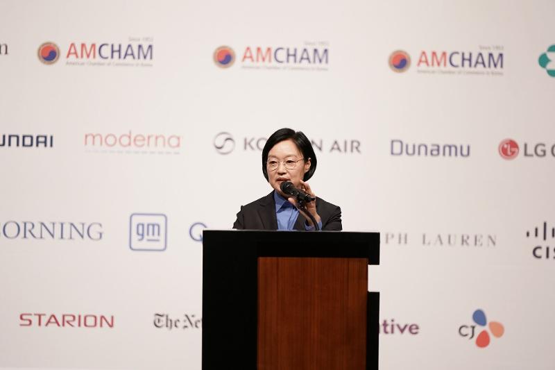 La Premi&egrave;re ministre Han Seong-sook s&rsquo;exprime lors d&rsquo;une conf&eacute;rence organis&eacute;e par l&rsquo;American Chamber of Commerce in Korea, &agrave; S&eacute;oul, le 11 septembre 2026. &copy; American Chamber of Commerce in Korea