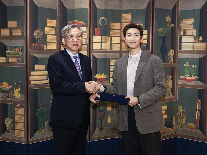 RM, le leader de BTS, nommé premier ambassadeur mondial du musée national de Corée