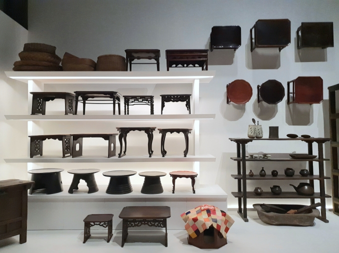 Le soban, la petite table basse emblématique des intérieurs coréens, s’expose à la DDP jusqu’au 8 octobre