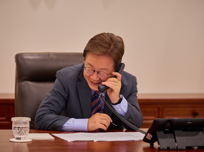 Lee Jae-myung poursuit sa série d’entretiens téléphoniques avec les dirigeants étrangers