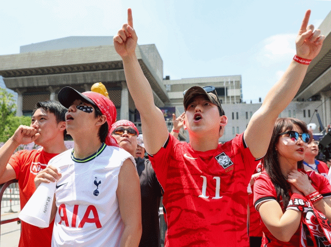 À Gwanghwamun, les Diables Rouges célèbrent la victoire des Guerriers Taegeuk contre la Tchéquie