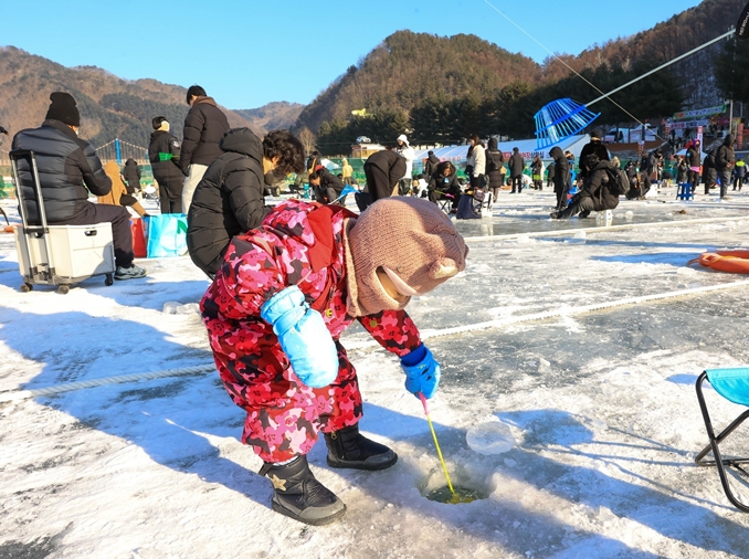 Une journée au festival de la pêche à la truite sur glace de Hwacheon