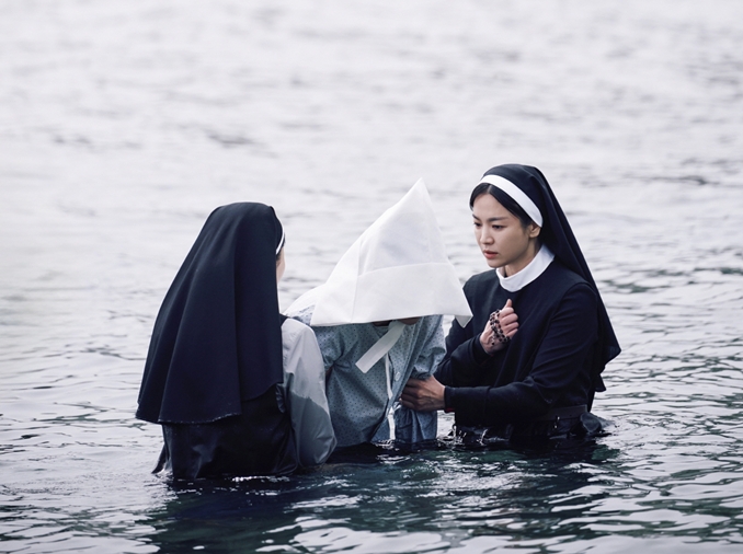 Avec « Dark Nuns », Song Hyekyo revient au cinéma sous une nouvelle facette