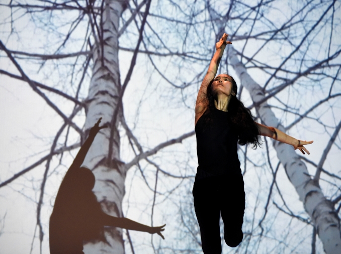 Avec « Dancing Dance for me », Sun-A Lee fait dialoguer danse et cinéma au musée Guimet