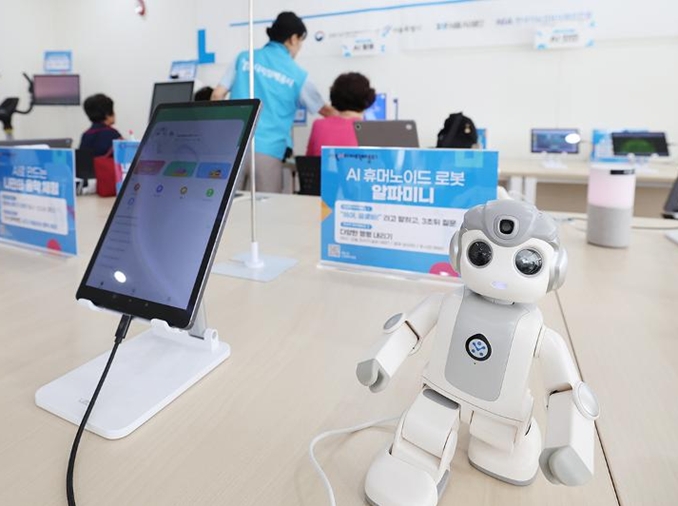 À Séoul, un programme de formation aide aux seniors à maîtriser l’intelligence artificielle