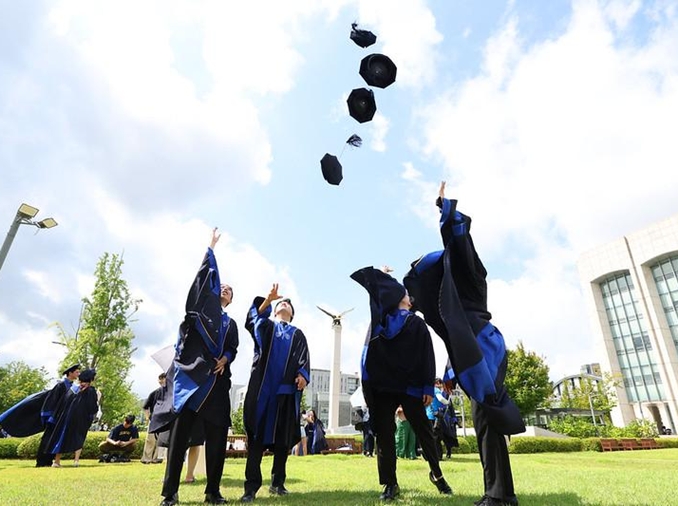 La Corée affiche le taux de diplômés de l’enseignement supérieur le plus élevé de l’OCDE