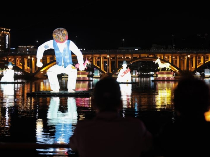 Une soirée avec les lanternes flottantes du Jinju Namgang Yudeung Festival
